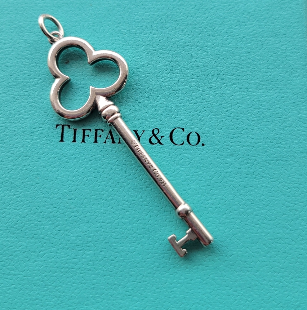 Tiffany & Co. Clover Key pendant